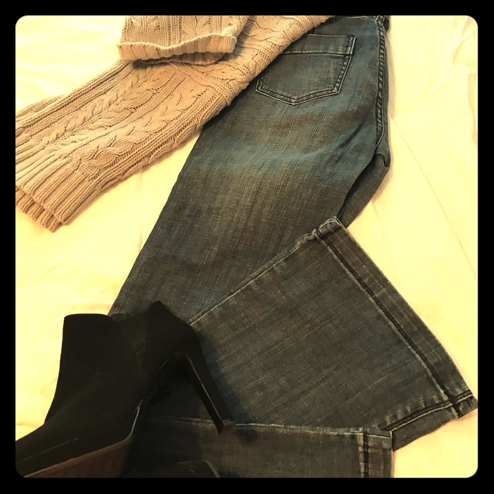 2/$20 The Limited 312 Flare Bootcut Jean